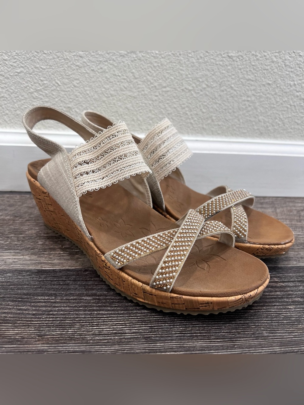Skecher Luxe Foam Cork Wedge Sandals Woman’s 10 Beige Canvas Lightweight Summer